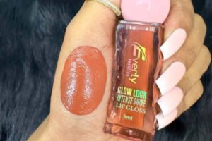 Everly Beauties Glow Lock Intense Shine Lip Gloss - Sepia Brown