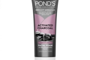 Pond's Bright Miracle Ultimate Detox Activated Charcoal Facial Foam 90g